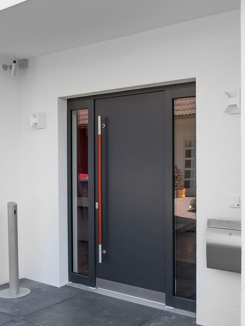 Puerta entrada principal.